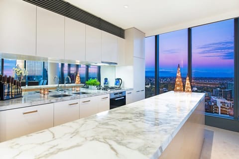 Casino, Kitchen or kitchenette, Living room, City view, Landmark view, Mountain view, River view, Sea view, Street view