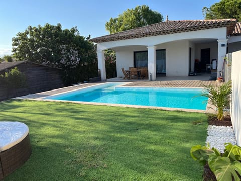 Villa Moderne Cote d Azur Villa in Roquebrune-sur-Argens