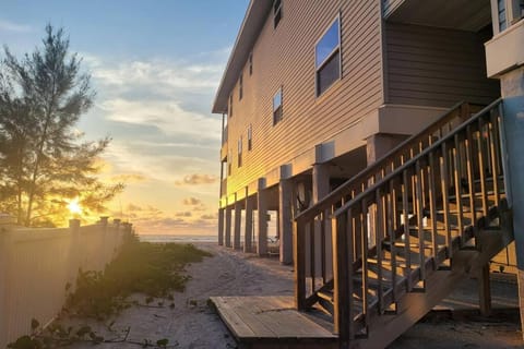 Beachfront Bliss, Quiet Sand Beach, Stargazing Nights - Be One with the Beach Appartamento in Manasota Key