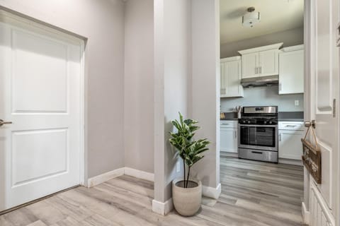 Sleek Studio Apartment with Full Kitchen Apartamento in North Hollywood