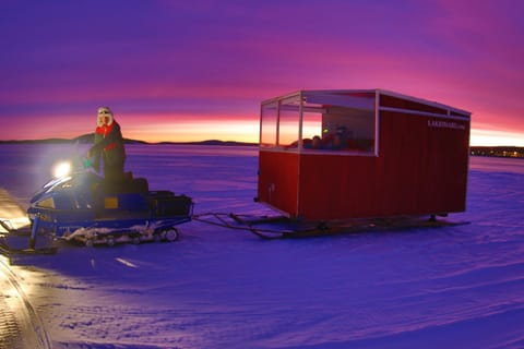 Lake Inari Mobile Cabins Camping /
Complejo de autocaravanas in Lapland