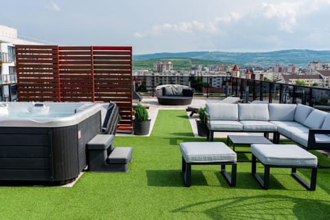 Day, Natural landscape, Hot Tub, Balcony/Terrace, Seating area