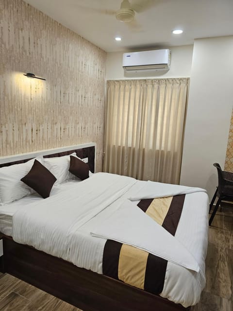 Clinton's Praetorium Inn Hotel in Chennai