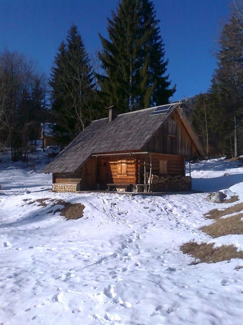 Facade/entrance, Winter