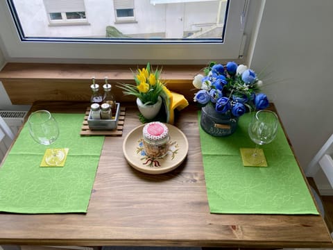 Dining area, Food