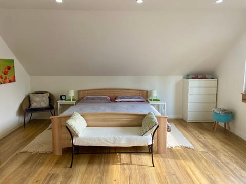 Bed, Photo of the whole room, Seating area, Bedroom