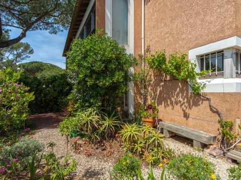 Apartment Les Palmiers by Interhome Apartment in La Londe-les-Maures