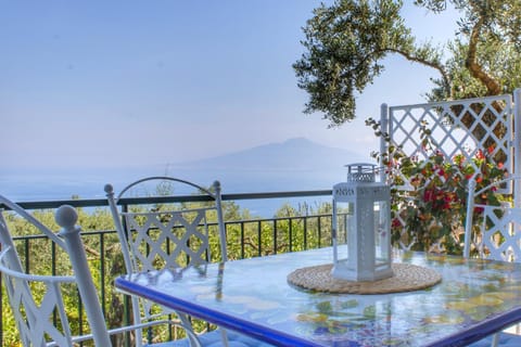 Spring, Day, Natural landscape, View (from property/room), Balcony/Terrace, Dining area, Sea view