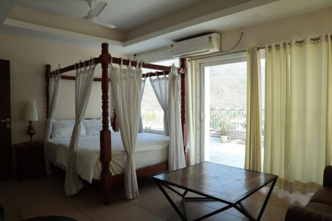 Bed, Photo of the whole room, Bedroom, air conditioner