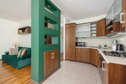 Kitchen or kitchenette, Dining area, dishwasher, oven, stove