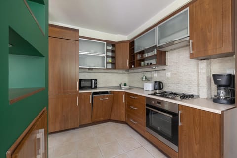 Coffee/tea facilities, Kitchen or kitchenette, dishwasher, oven, toaster