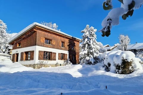 Entire Chalet Salamo 11 plus 1 Les Arcs Paradiski Jacuzzi Chalet in La Plagne-Tarentaise