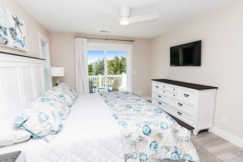 713, Sunshine Daydream- Oceanside, Private Pool, Pool Table, Community Amenities House in Corolla