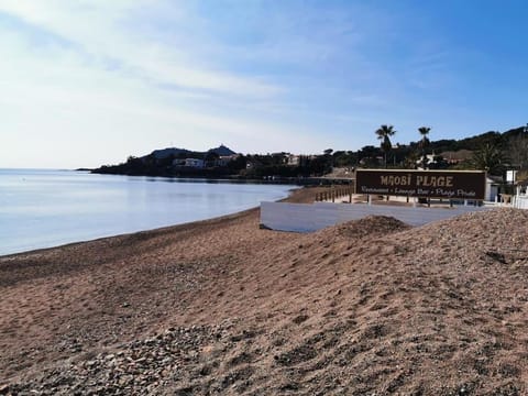 Villa vue mer proche mer 10 personnes Villa in Saint-Raphael