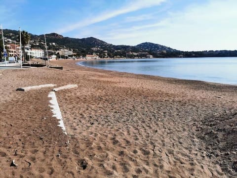 Villa vue mer proche mer 10 personnes Villa in Saint-Raphael