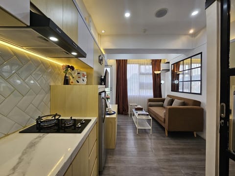 Kitchen or kitchenette, Living room, stove