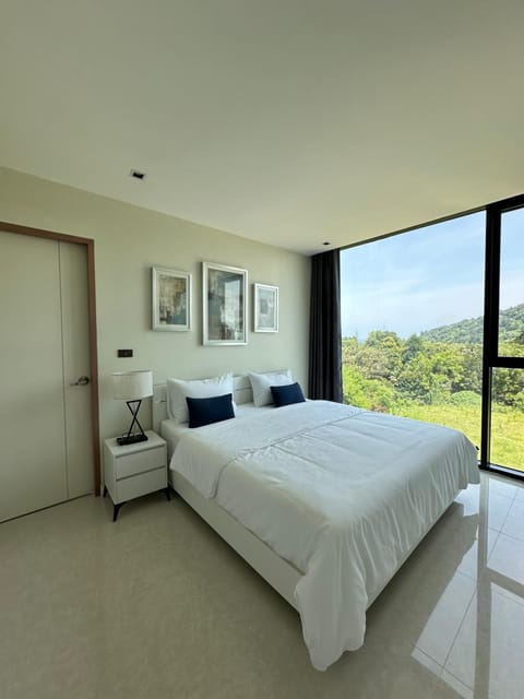 Bed, Bedroom, Mountain view