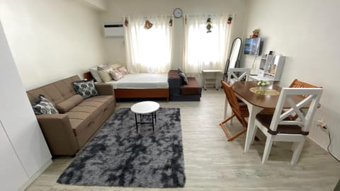 Bed, Living room, Photo of the whole room, Seating area, Dining area, Bedroom