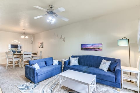 East End Galveston Condo with Pool, 1 Mi to Beach! Apartment in Texas City