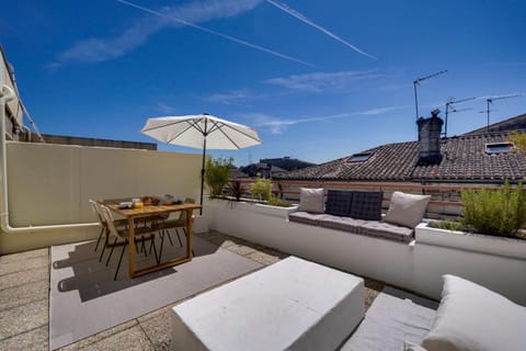 Patio, Day, Balcony/Terrace, Dining area