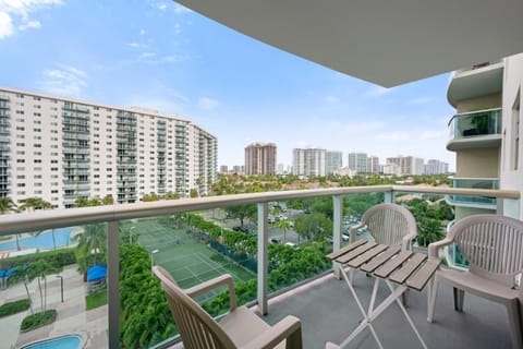 View (from property/room), Balcony/Terrace, City view