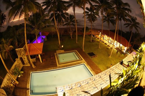 Blue Beach Hotel Hôtel in Wadduwa