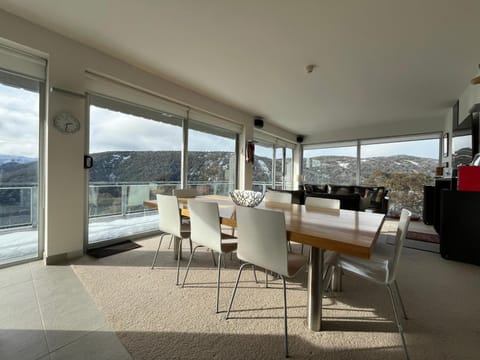 Living room, Dining area, Mountain view