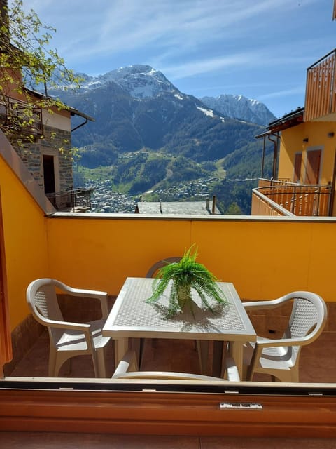 Balcony/Terrace, Mountain view