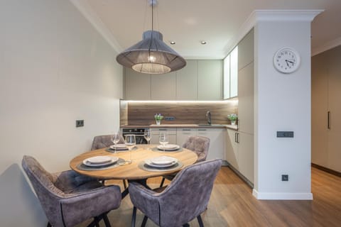 Dining area, kitchen