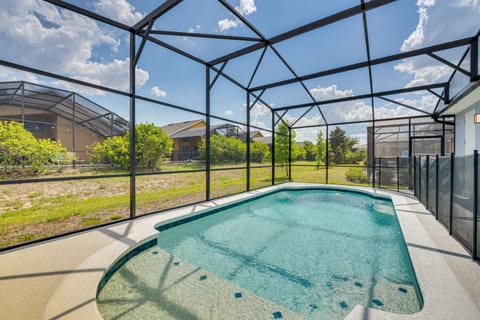 18 Mi to Disney Davenport Home with Private Pool! House in Loughman