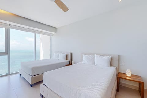 Torre Peninsula 11-B Studio Hotel in Cancun