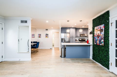 Close to Disney! Luxe Living with Arcade & Foosball Haus in Fullerton