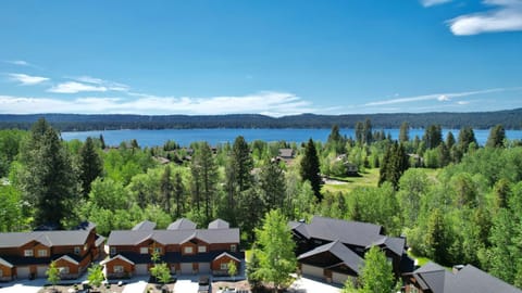 New - Blue Bear Lodge - Prime location - Air Conditioning - WiFi - Fireplace House in McCall