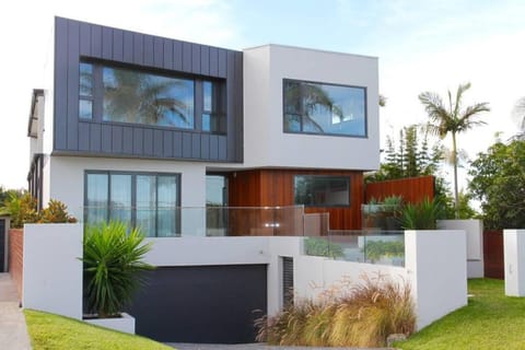 Luxury Holiday Retreat, 5 Bedroom, Dual Beach View Villa in Sydney