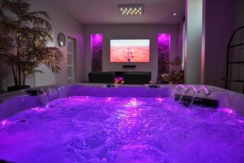 Hot Tub, TV and multimedia