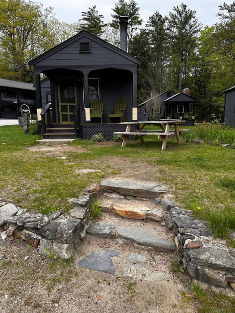 Cottage Place on Squam Lake Hotel in Ashland