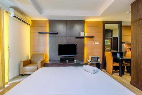 Fancy and Classic Studio Room at Bellezza Apartment By Travelio Apartment in South Jakarta City