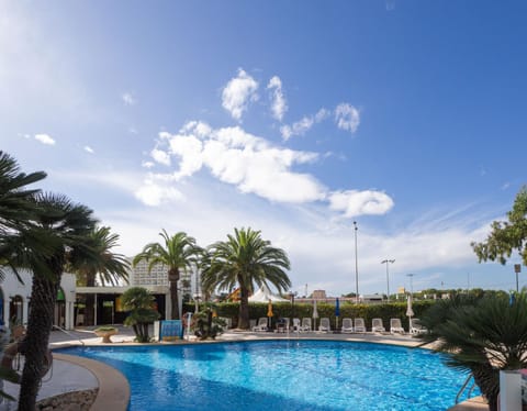 Day, Pool view, Swimming pool, sunbed