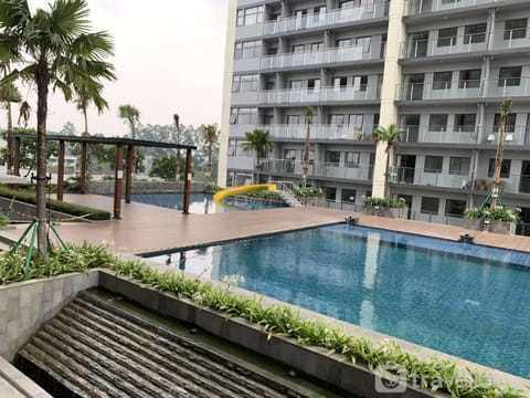 Property building, Bed, Swimming pool