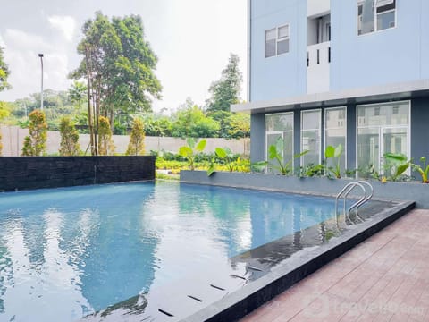 Property building, Bed, Swimming pool