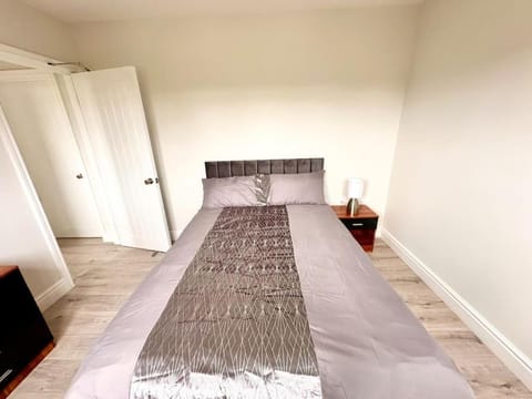 5 bed property in SE12 Apartment in London Borough of Lewisham