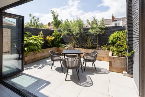 Patio, Dining area