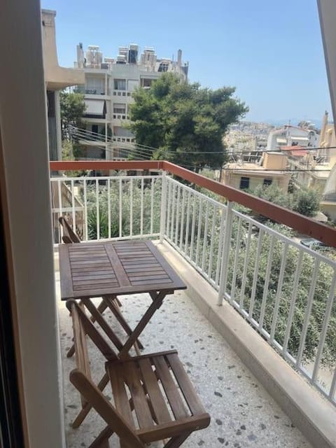 Ανακαινισμένο διαμέρισμα Apartment in Alimos