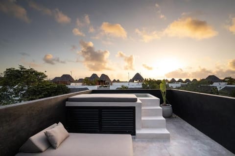 Luxury Twin Villas, 4 Private Pools, 2 Rooftops, BBQ, Near Beach Villa in Tulum