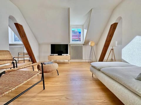 Communal lounge/ TV room, TV and multimedia, Living room
