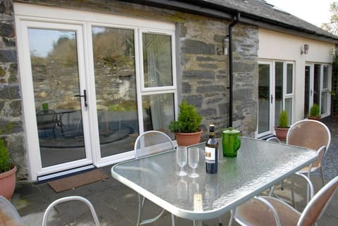 The Coach House - Private Garden with Panoramic Sea and Mountain Views House in Porthmadog