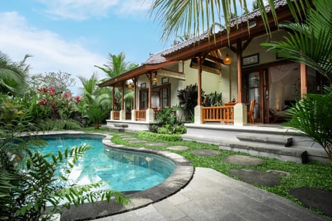 Property building, Garden view, Pool view, Swimming pool