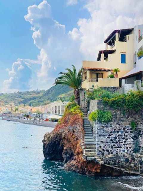 Casa del bel ricordo sospesa tra cielo e mare Apartment in Canneto