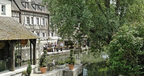 Maison Saint Pierre House in Chartres