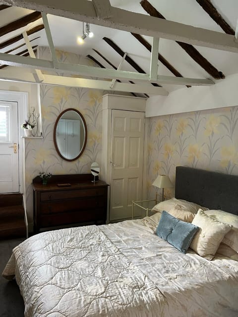 Crescent Cottage, sleeps 8, pet friendly Casa in Tewkesbury